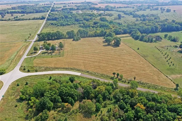 $700,000 | 22001 East 307th Street, Harrisonville, MO 64701