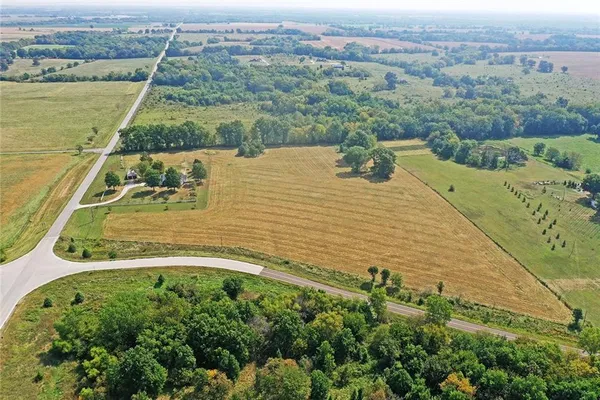 $700,000 | 22001 East 307th Street, Harrisonville, MO 64701