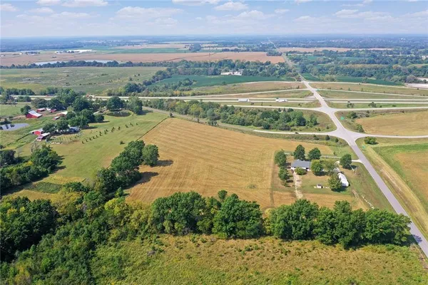 $700,000 | 22001 East 307th Street, Harrisonville, MO 64701