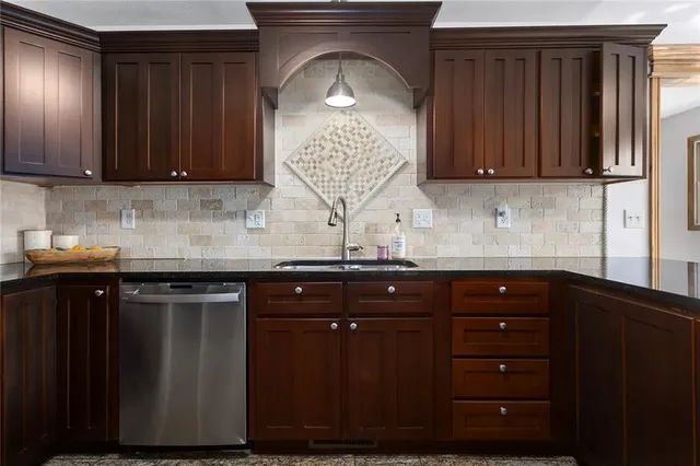 $700,000 | 22001 East 307th Street, Harrisonville, MO 64701