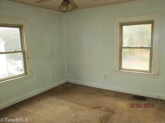 628 Liberty Road High Point, NC 27263 - Photo 5 of 8 Interior Space/Layout.