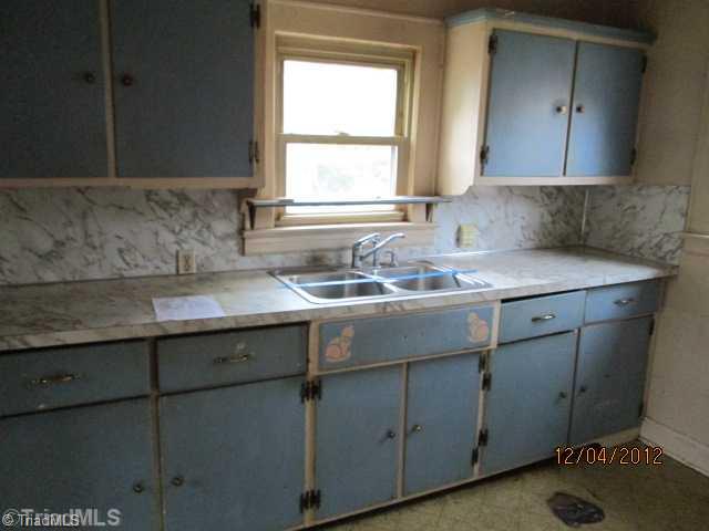 628 Liberty Road High Point, NC 27263 - Photo 7 of 8 Kitchen.