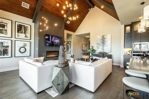 $999,990 | 217 Northcrest Drive, Liberty Hill, TX 78642