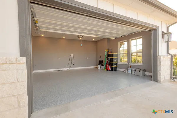 $999,990 | 217 Northcrest Drive, Liberty Hill, TX 78642