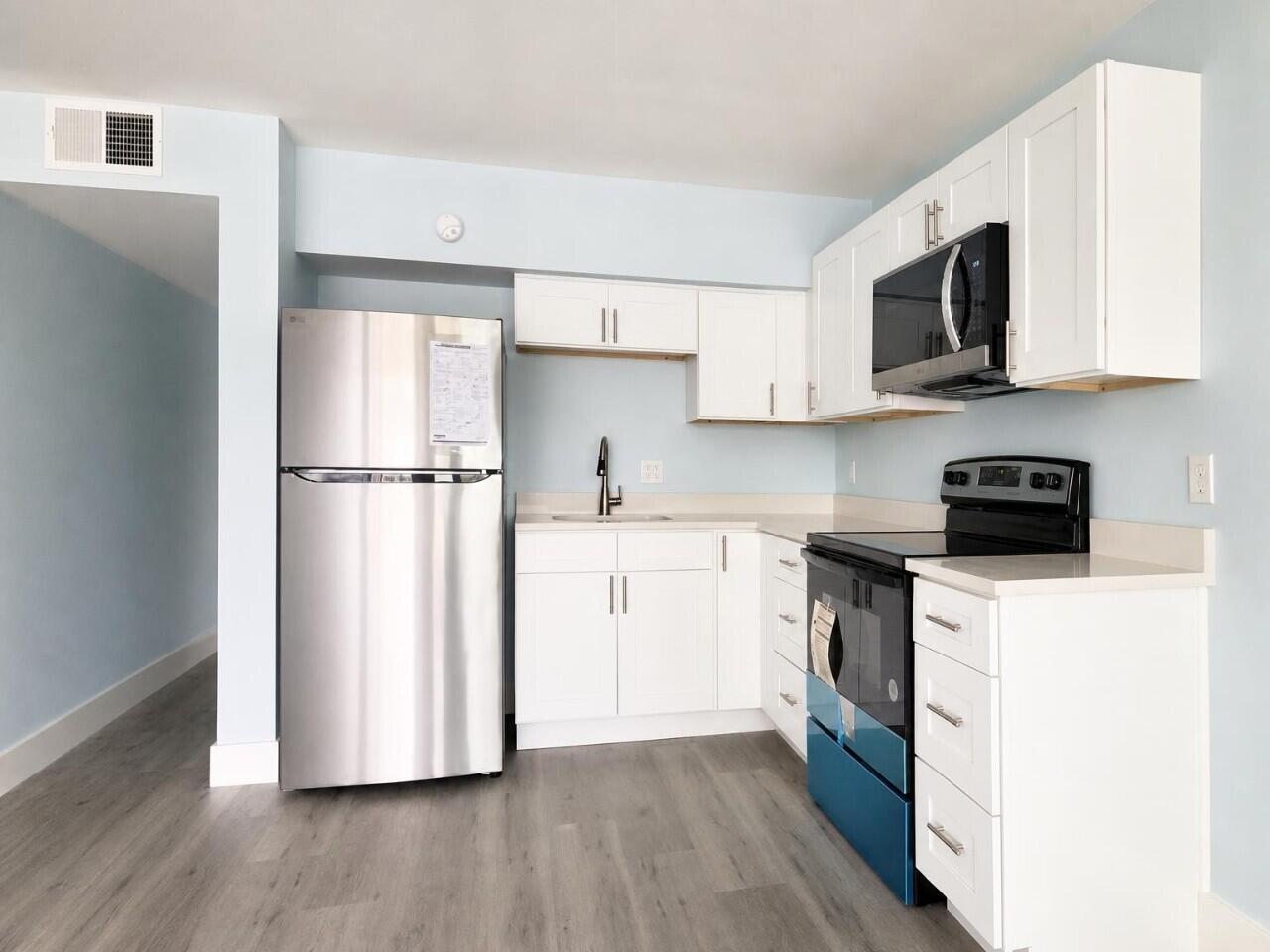 210 Pelham Road, Unit 8B Fort Walton Beach, FL 32547 - Photo 8 of 17 02-interior_kitchen_2