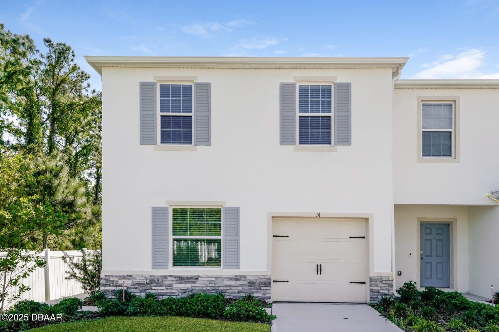 000-photo-front-view-13669908 (1)