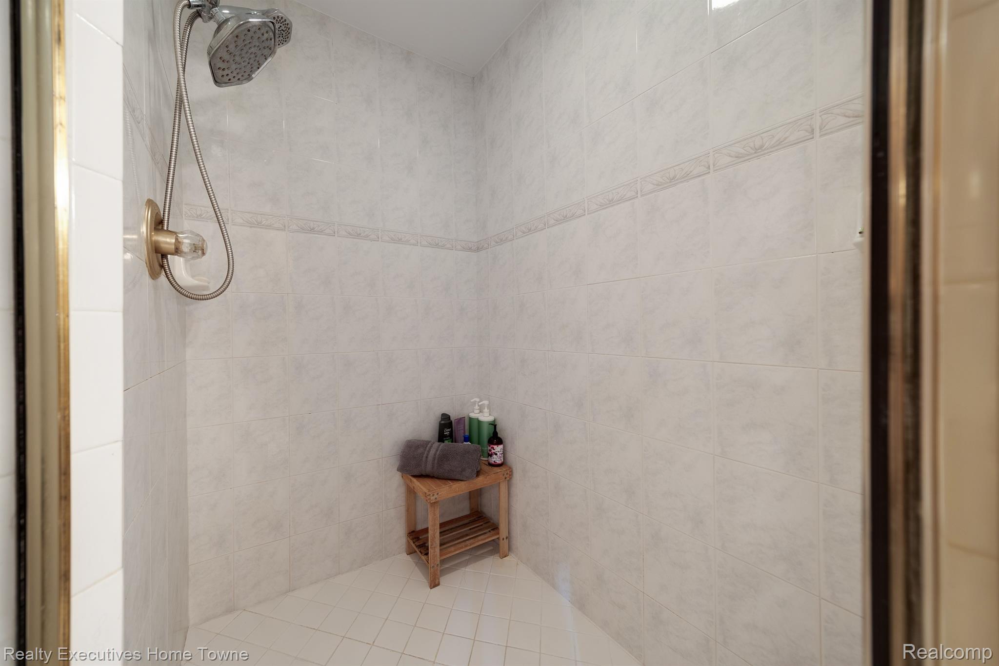 10969 Chicago Road Warren, MI 48093 - Photo 50 of 61 Master shower