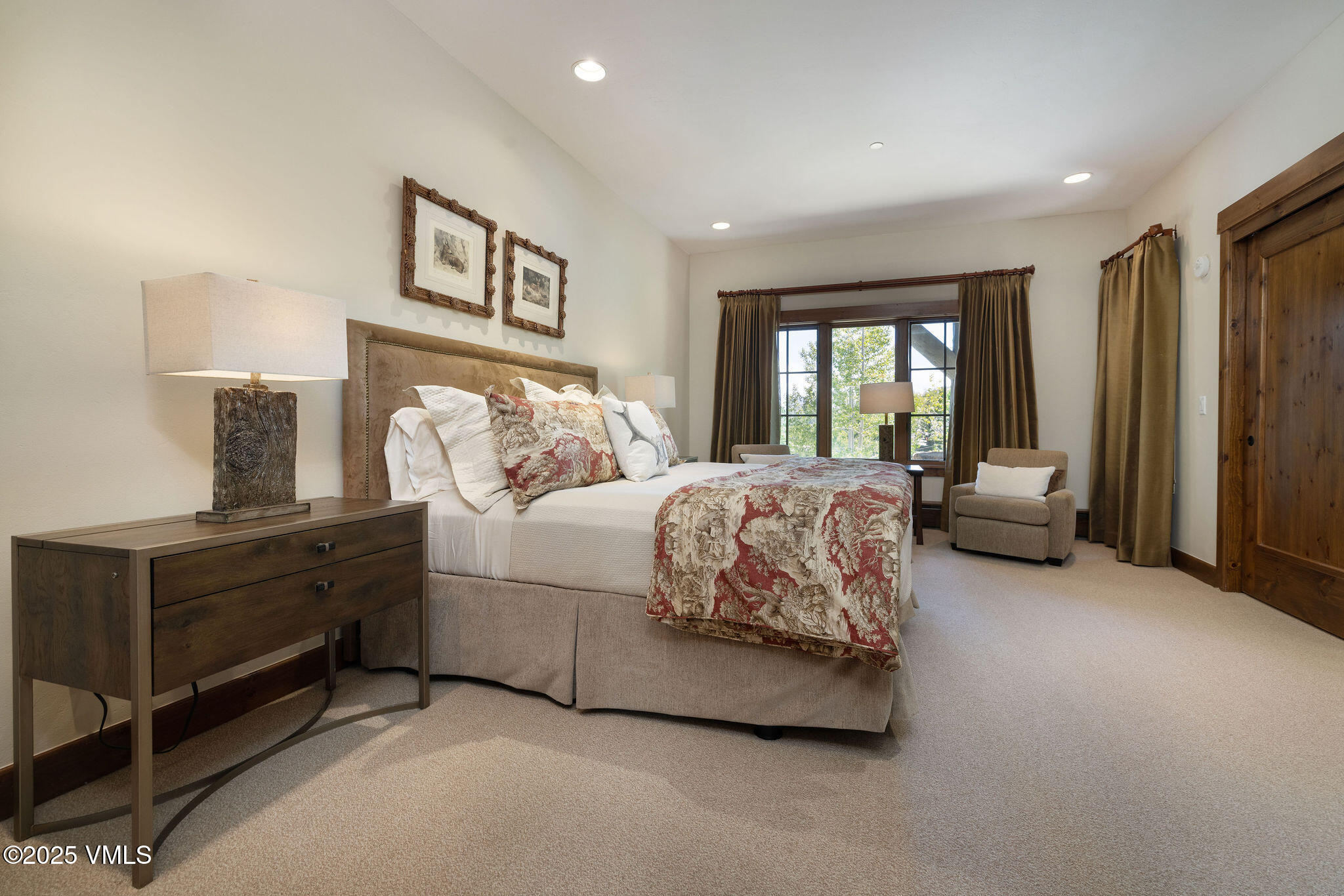 1246 Bachelor Ridge Road, Unit 12 Avon, CO 81620 - Photo 13 of 24 2505_1246_bachelor_ridge_rd_interior_bed