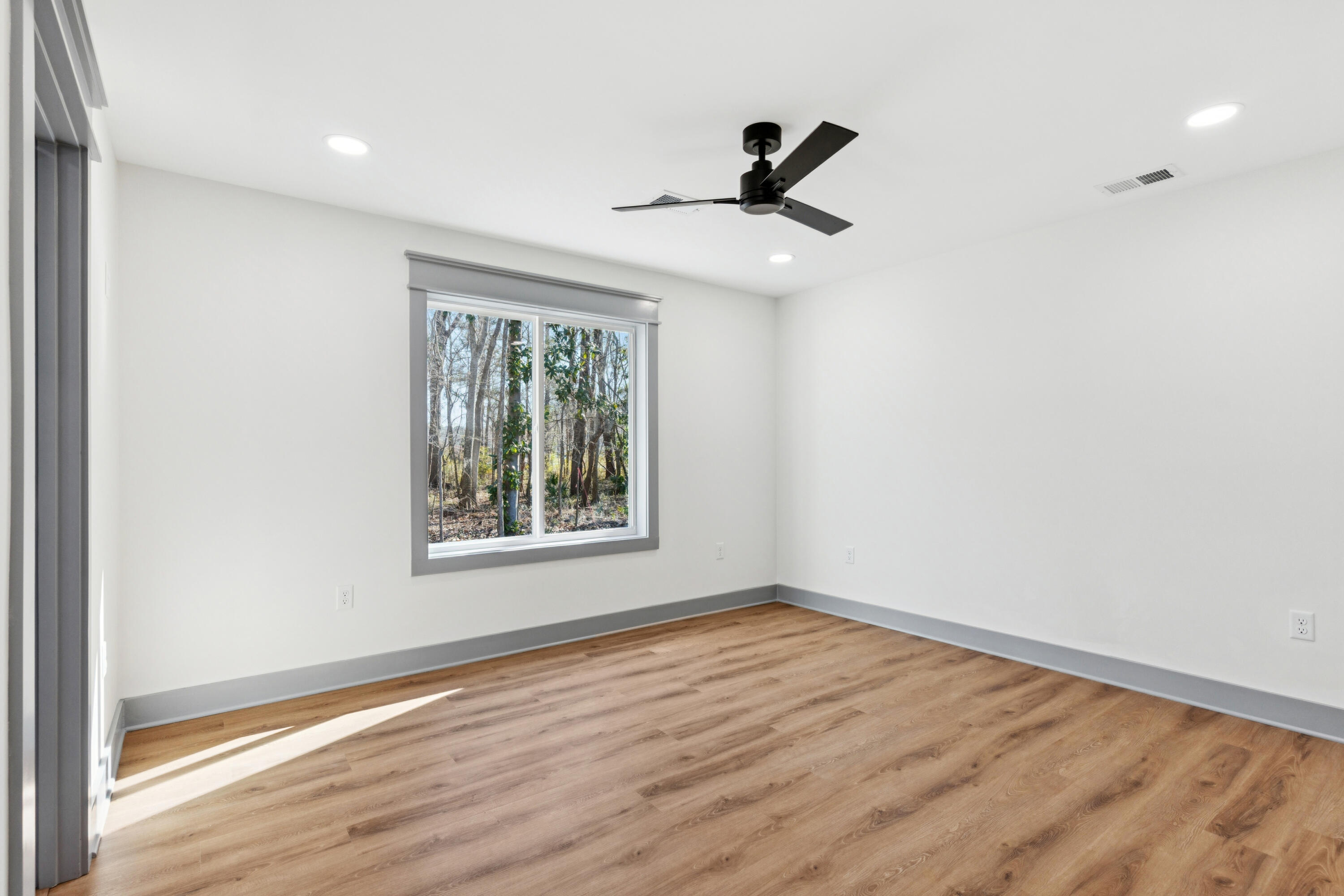 1011 Golf Course Parkway Moncks Corner, SC 29461 - Photo 24 of 40 1011GolfCoursePkwy-KeenEyeMarketing-025