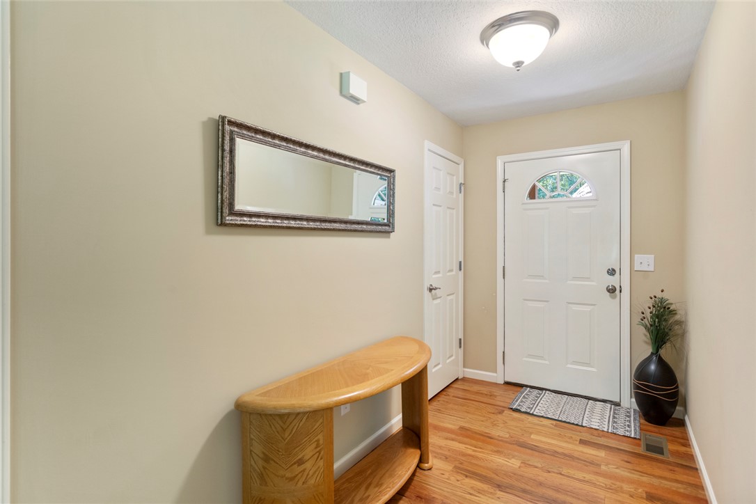 518 Pecan Grove Road Seneca, SC 29672 - Photo 9 of 35 Foyer