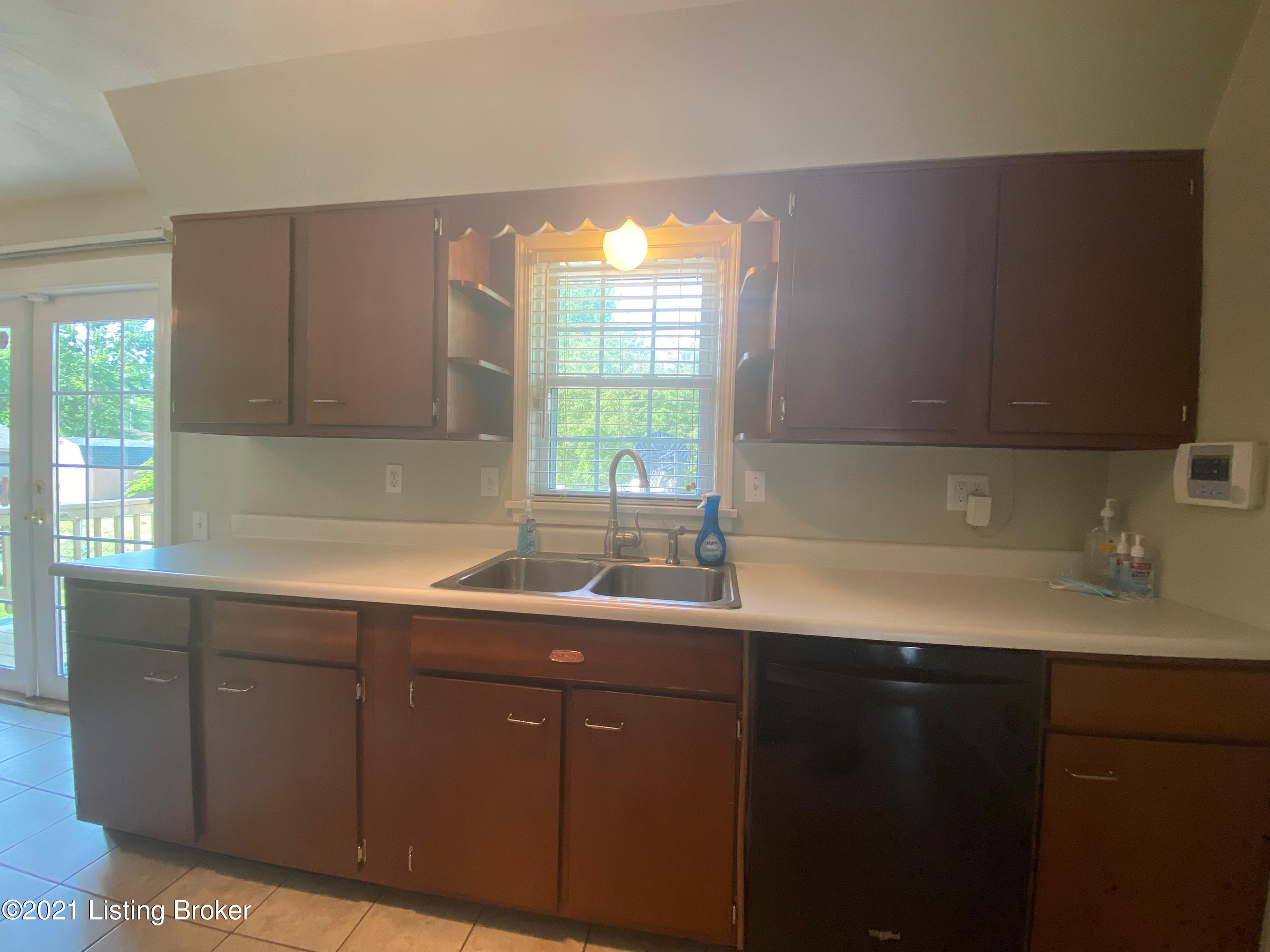 217 Appomattox Road Louisville, KY 40214 - Photo 24 of 39 IMG_1564