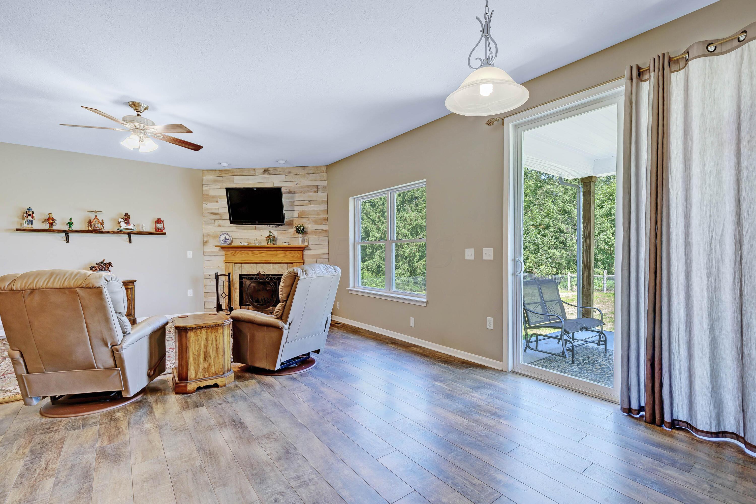 16347 Murphy Road Sunbury, OH 43074 - Photo 18 of 74 18. Dinette into Great Room