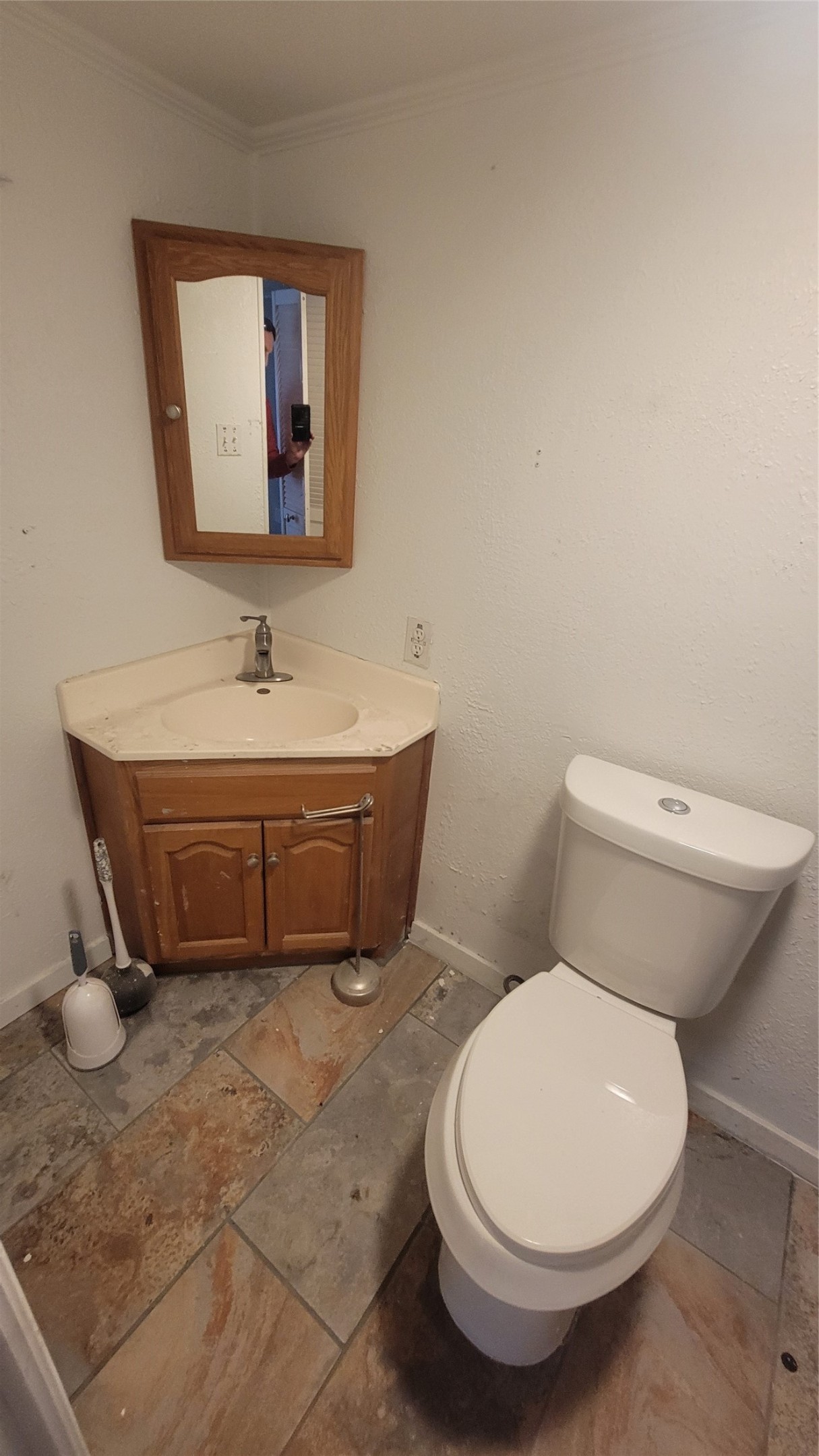 2960 Call Street Vidor, TX 77662 - Photo 23 of 46 a bathroom with a toilet a sink and mirror