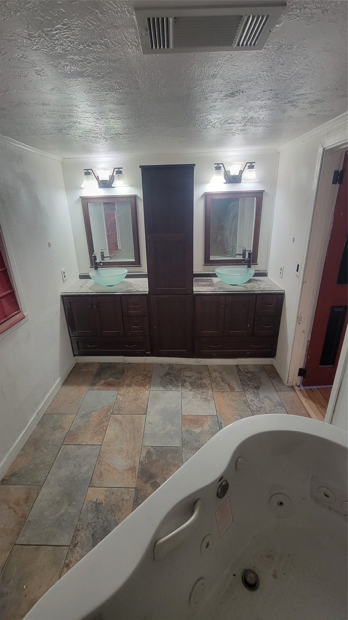 2960 Call Street Vidor, TX 77662 - Photo 35 of 46 a bathroom with a sink a mirror and bathtub