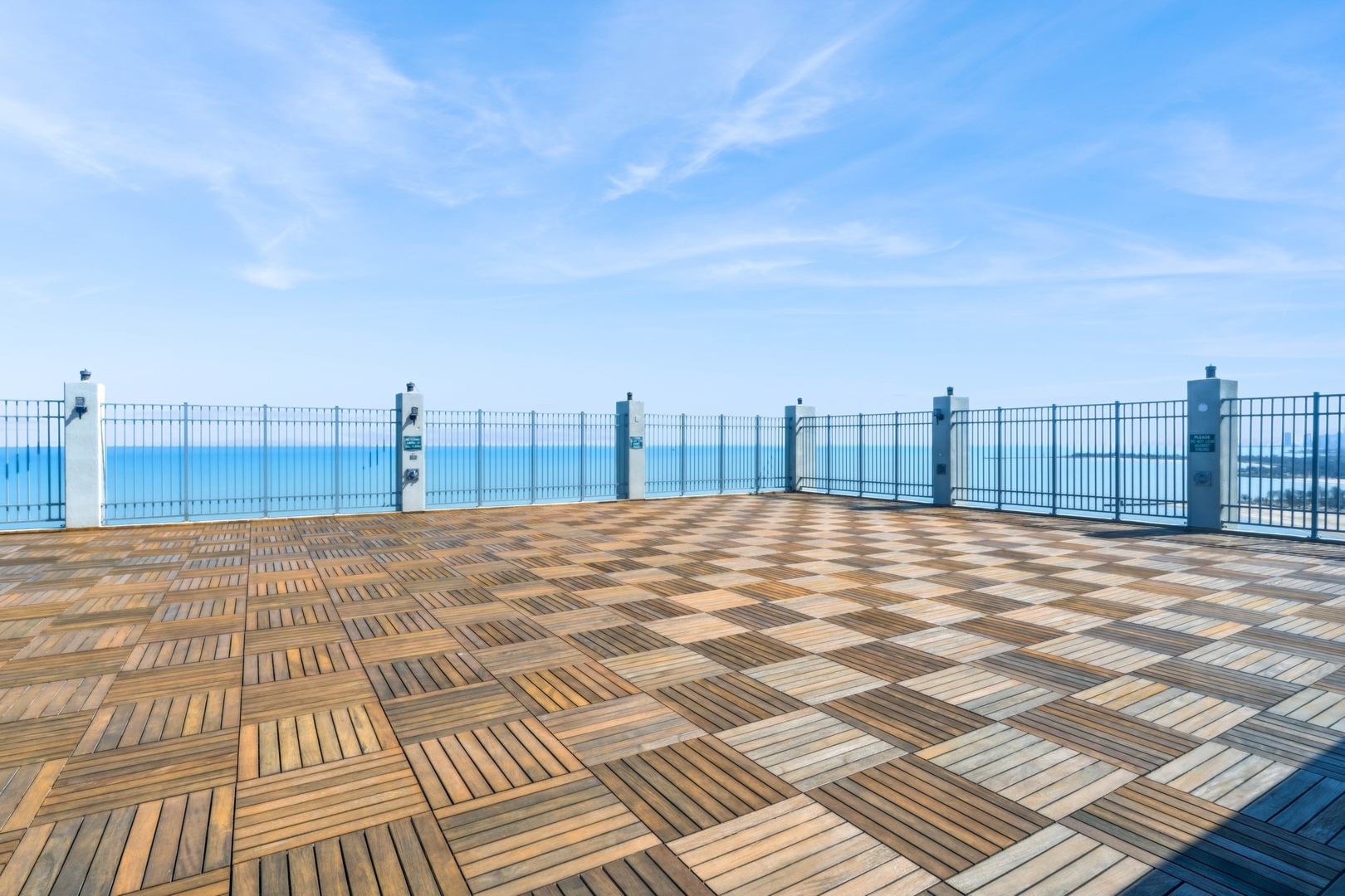 6171 North Sheridan Road, Unit 1112 Chicago, IL 60660 - Photo 16 of 23 a view of a terrace with wooden floor and city view