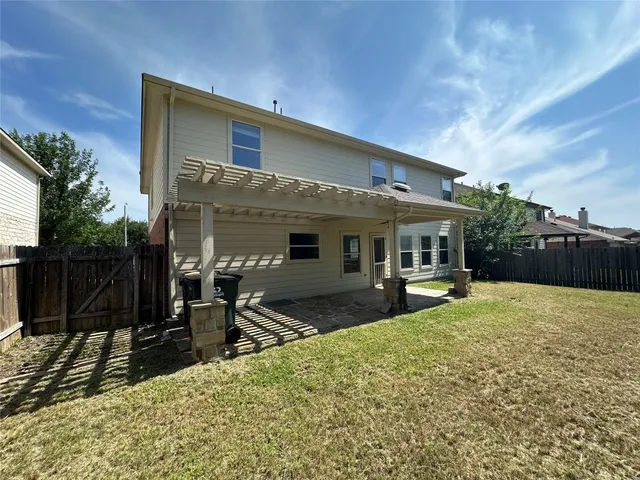 a view of a house with backyard and porch