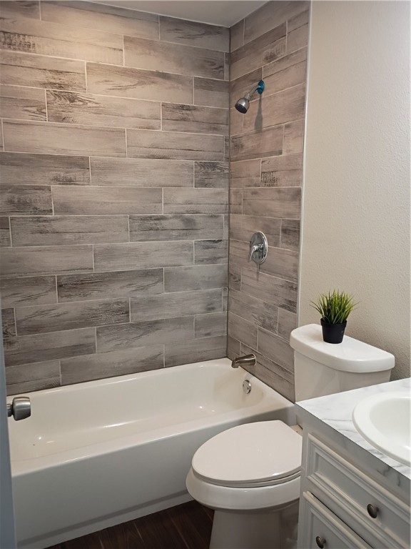 1652 16th Street Corpus Christi, TX 78404 - Photo 10 of 19 a bathroom with a toilet and a bathtub