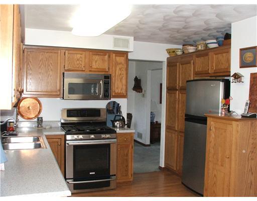 142 Rizzi Drive Irwin, PA 15642 - Photo 3 of 18 Kitchen.