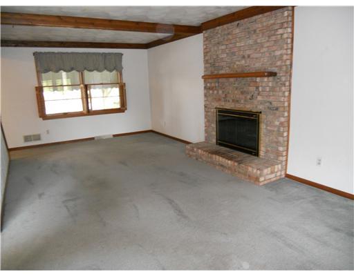 142 Rizzi Drive Irwin, PA 15642 - Photo 8 of 18 Family Room.