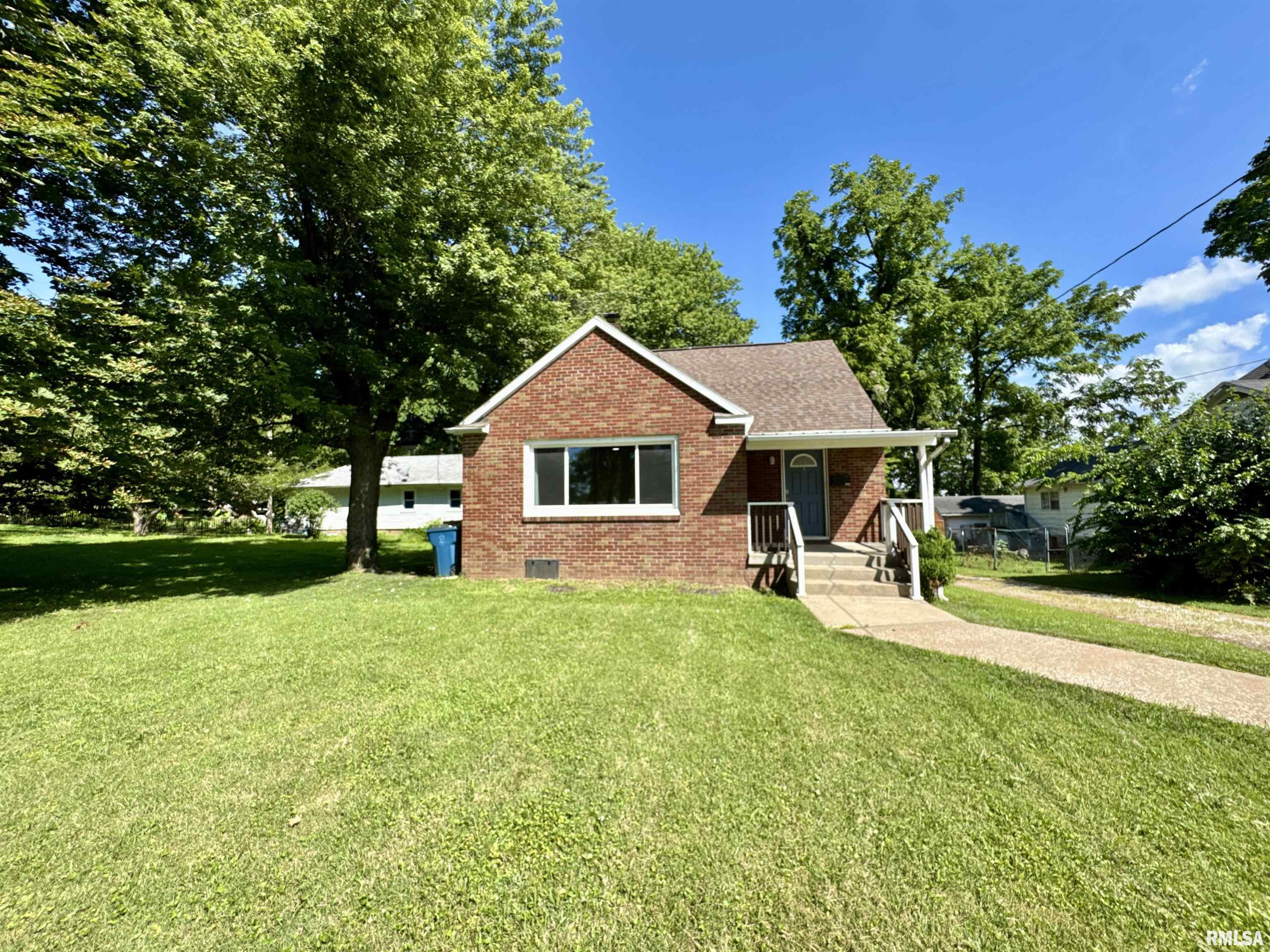 403 Freeman Street Anna, IL 62906 - Photo 2 of 24 Gallery Image 2