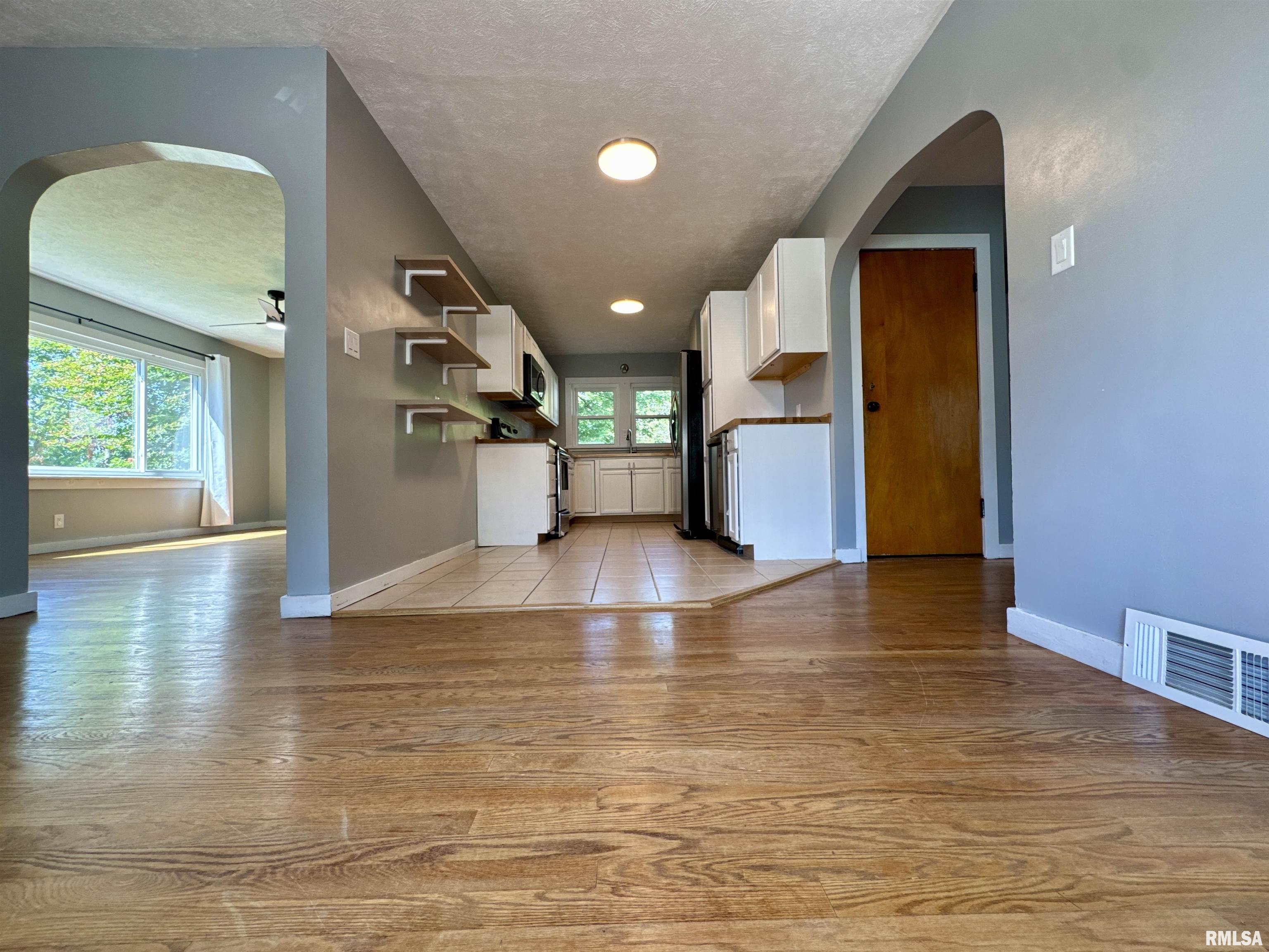 403 Freeman Street Anna, IL 62906 - Photo 4 of 24 Gallery Image 4