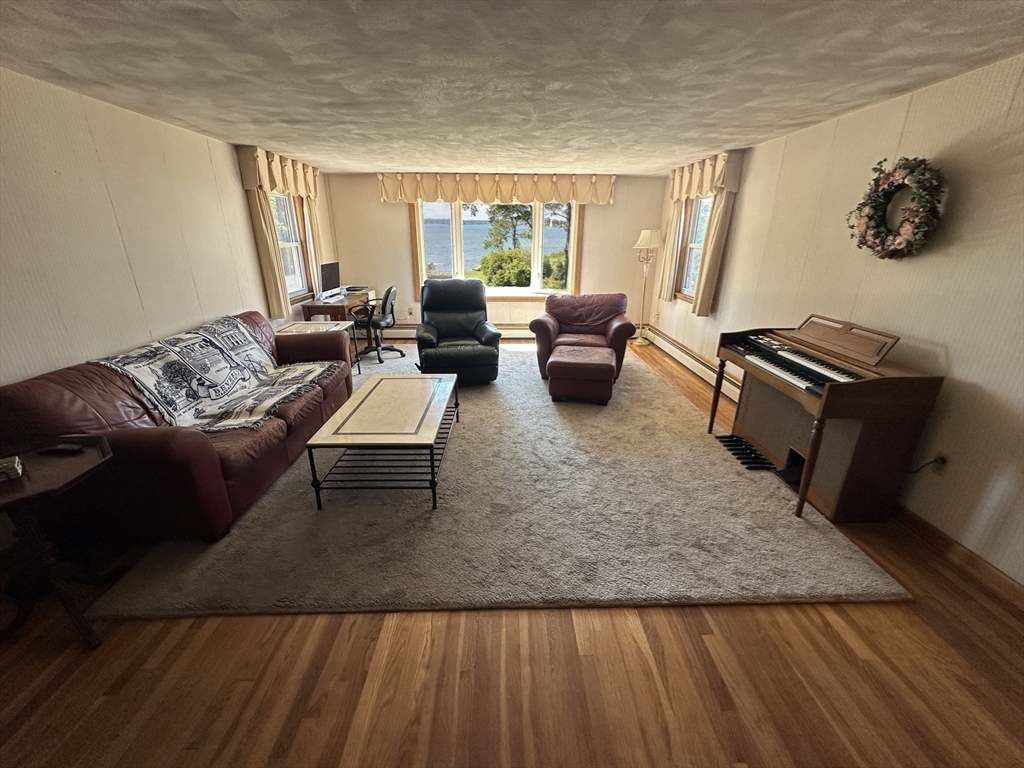 39-41 Woodbury Street Beverly, MA 01915 - Photo 6 of 21