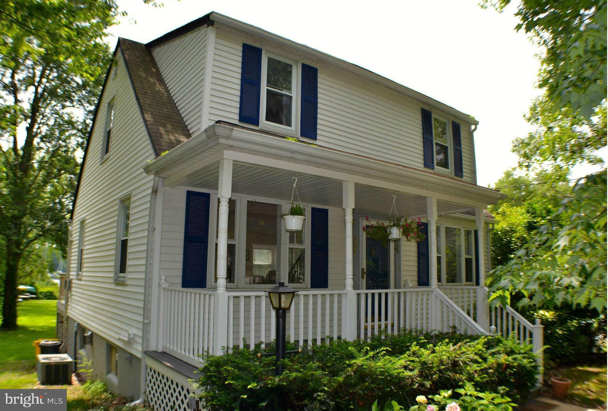 392 Riverside Drive Pasadena, MD 21122 - Photo 2 of 30 a front view of a house with a garden