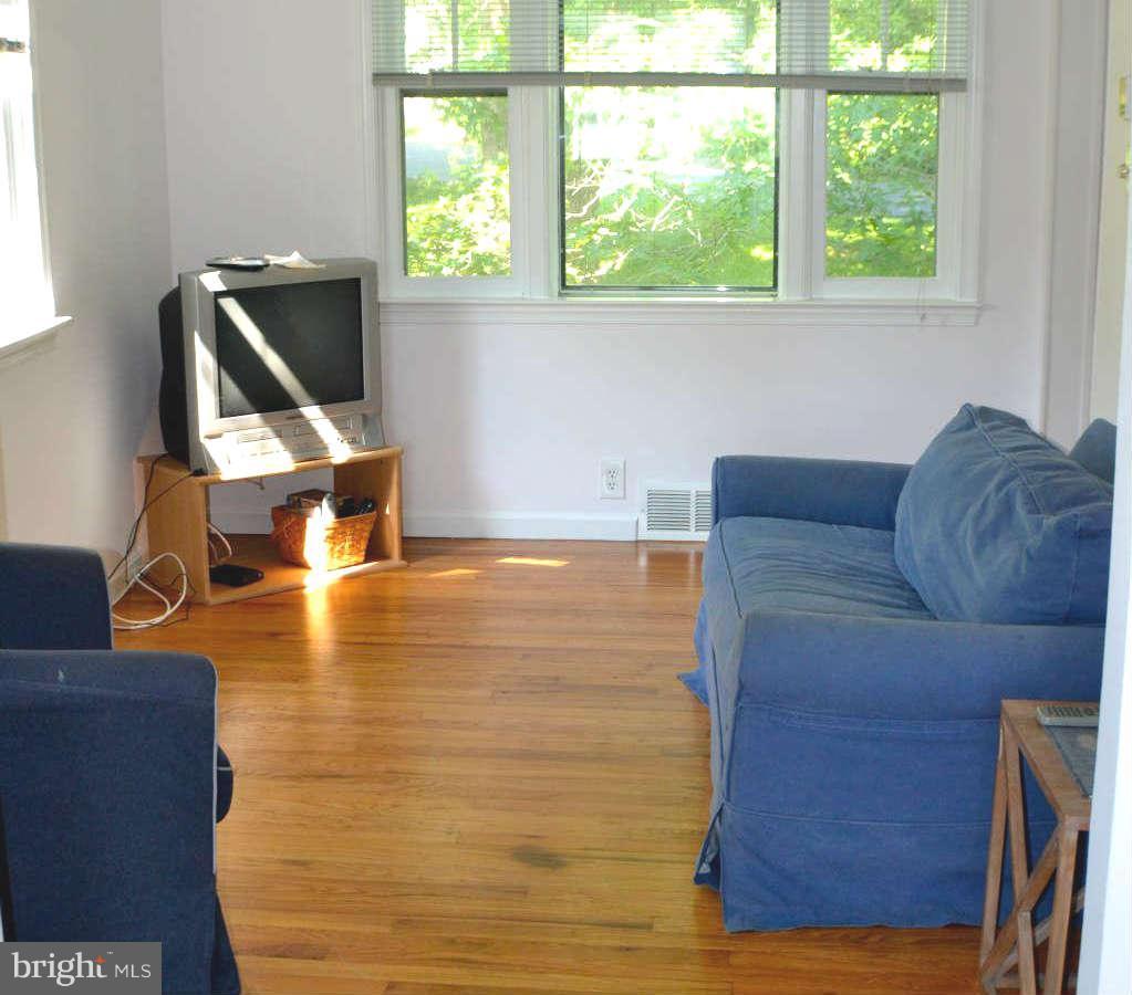 392 Riverside Drive Pasadena, MD 21122 - Photo 9 of 30 a living room with a window