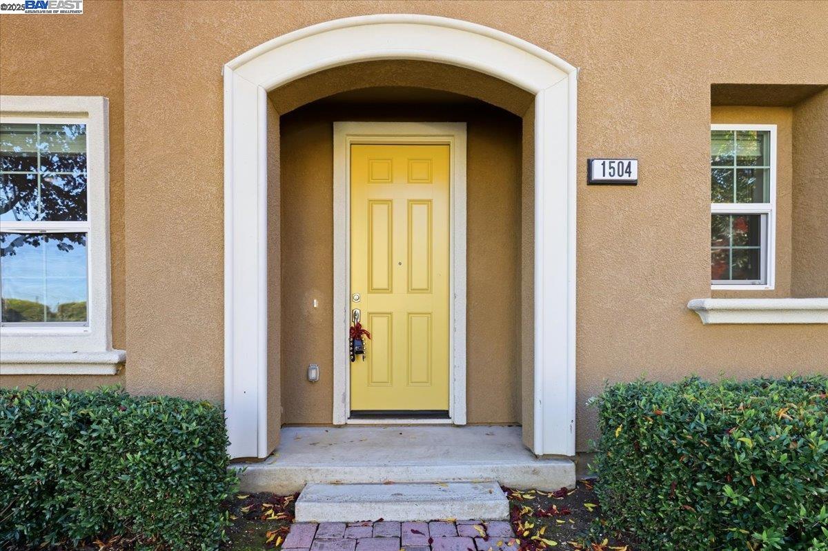 1504 Middle Lane Hayward, CA 94545 - Photo 2 of 60