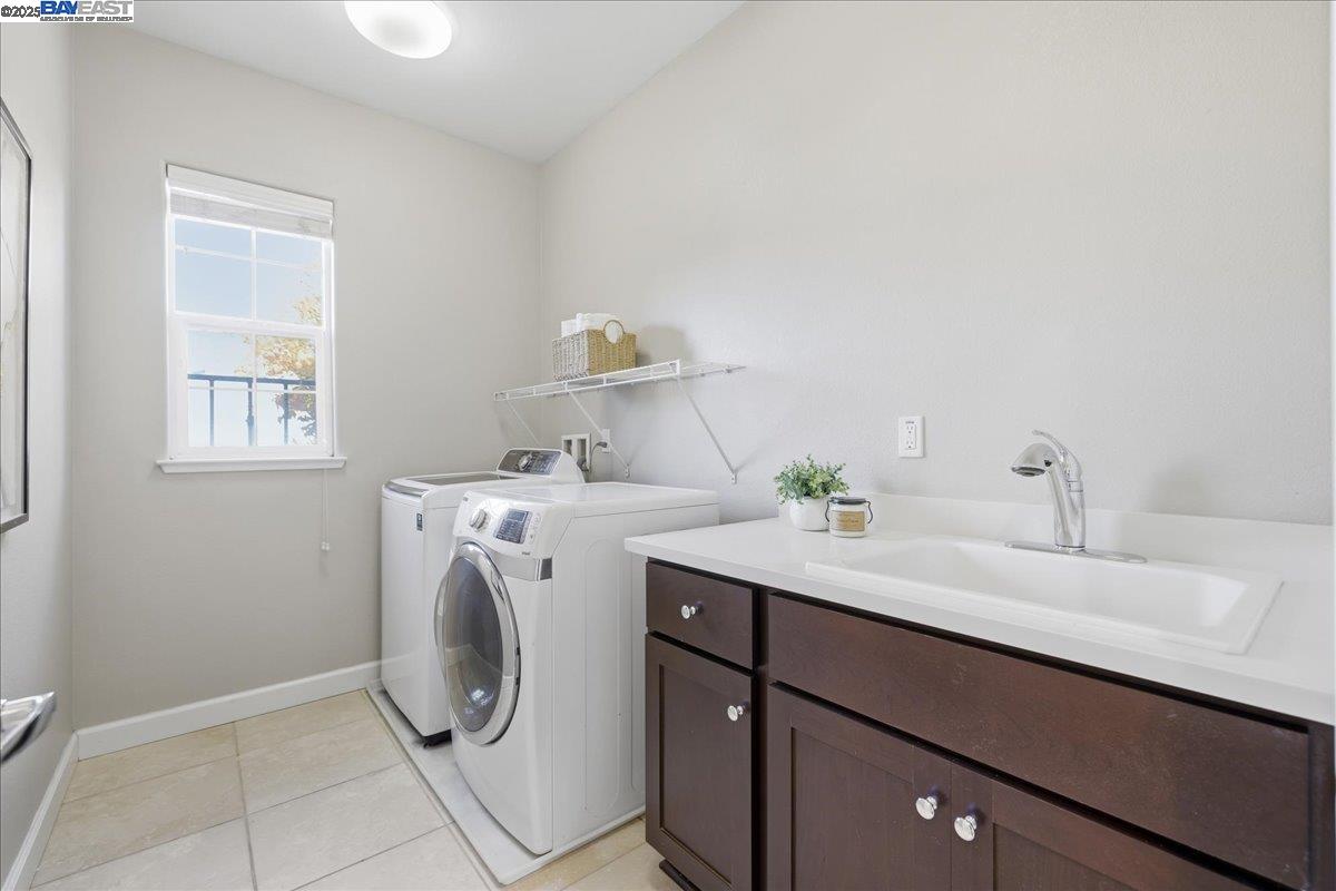 1504 Middle Lane Hayward, CA 94545 - Photo 40 of 60 a utility room with dryer and washer