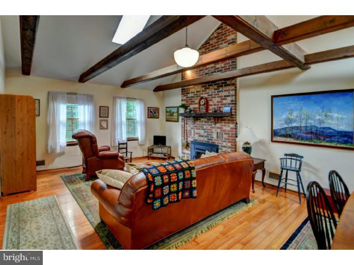1108 River Road Ewing, NJ 08628 - Photo 2 of 20 Living Room