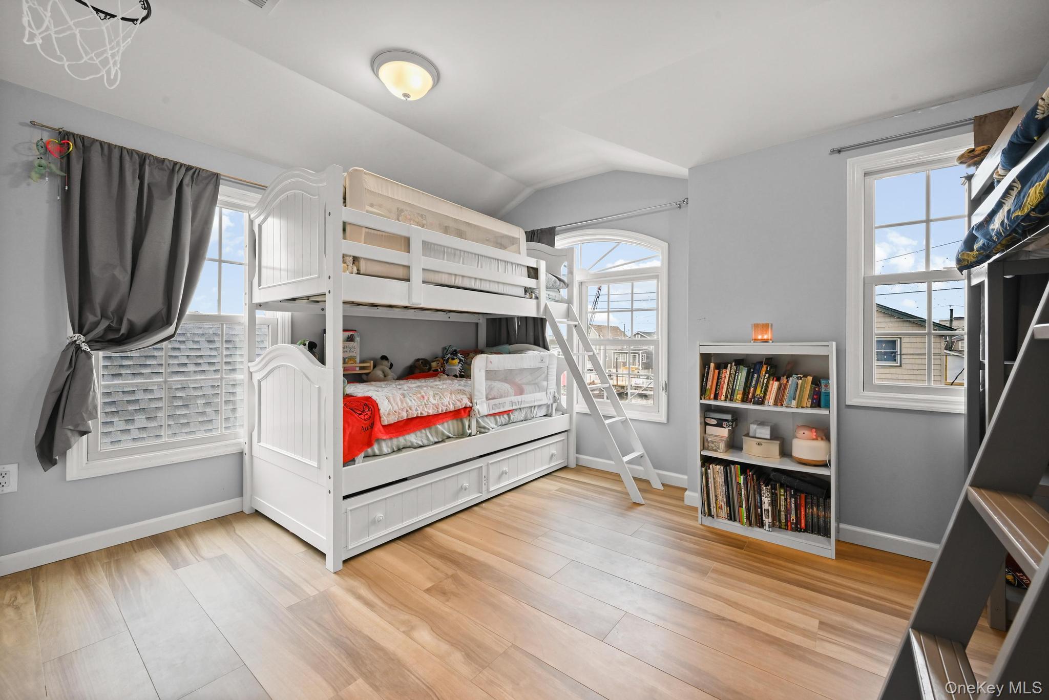 40 West 13th Road Queens, NY 11693 - Photo 15 of 41