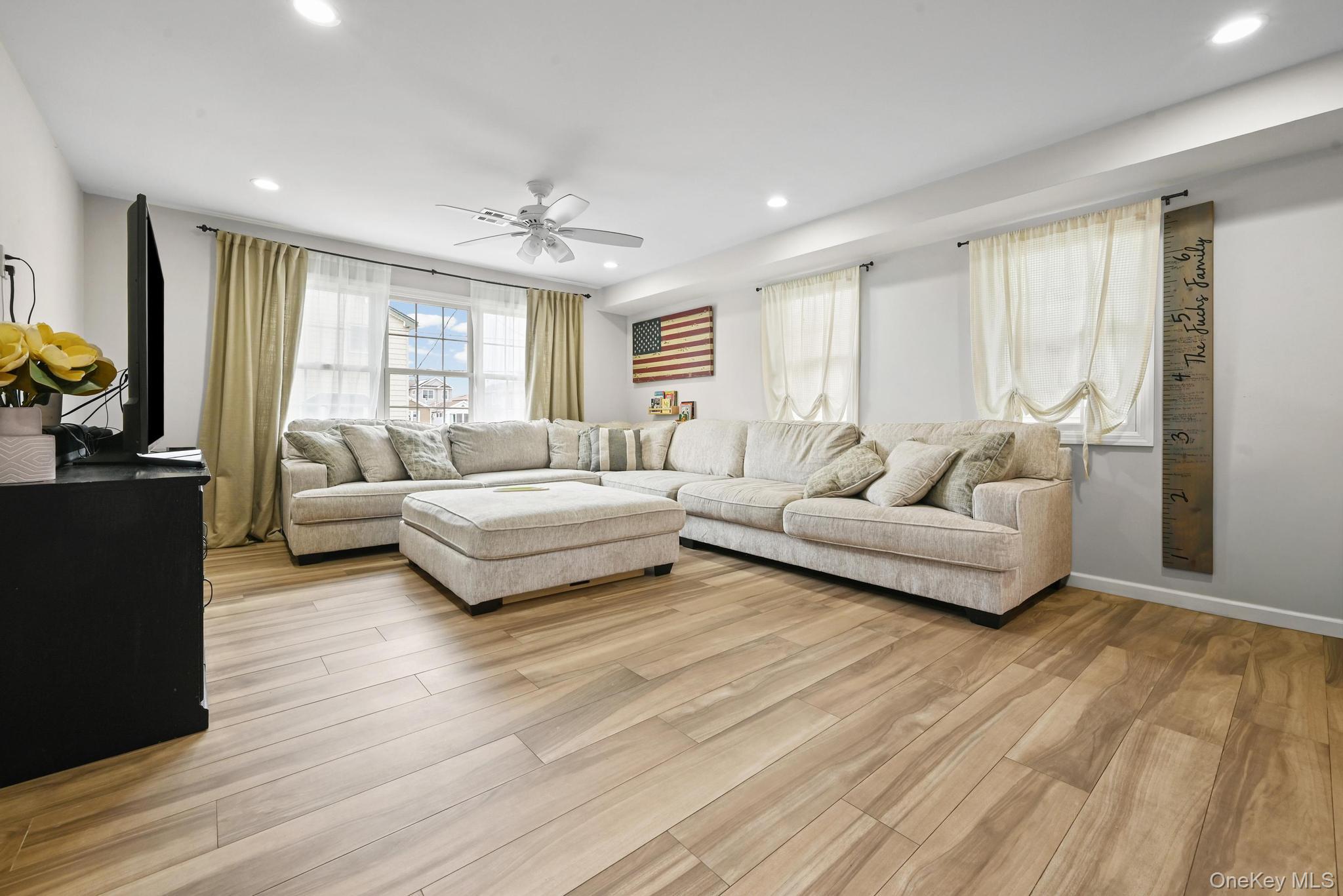 40 West 13th Road Queens, NY 11693 - Photo 6 of 41