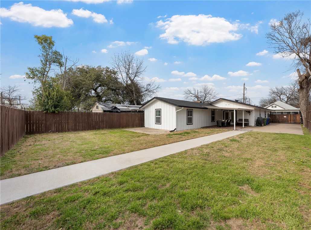 621 South 9th Street Waco, TX 76706 - Photo 29 of 31 a front view of a house with a yard