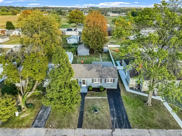 $199,900 | 527 Metzger Avenue, Wood River, IL 62095