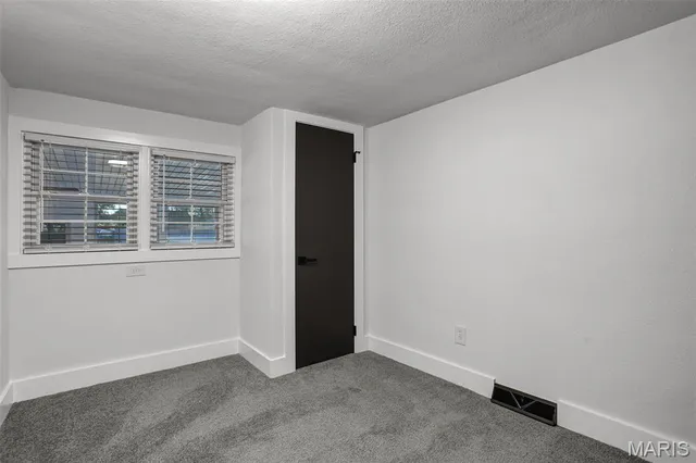 $199,900 | 527 Metzger Avenue, Wood River, IL 62095