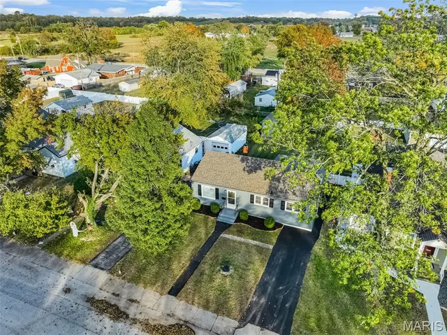 $199,900 | 527 Metzger Avenue, Wood River, IL 62095