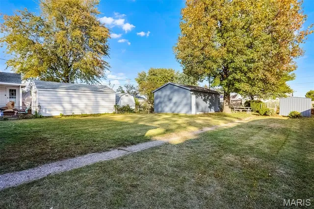$199,900 | 527 Metzger Avenue, Wood River, IL 62095