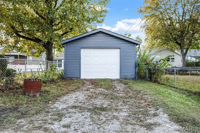 $199,900 | 527 Metzger Avenue, Wood River, IL 62095