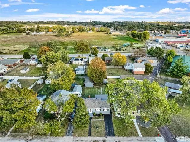 $199,900 | 527 Metzger Avenue, Wood River, IL 62095