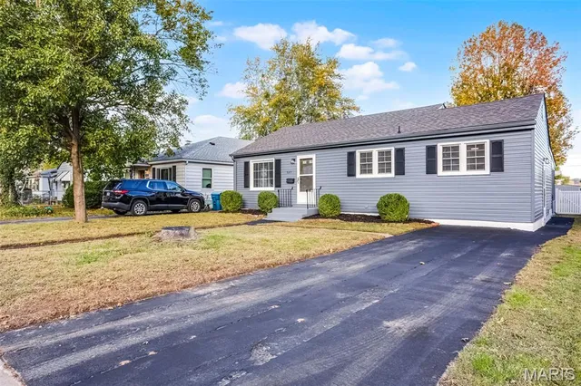 $199,900 | 527 Metzger Avenue, Wood River, IL 62095