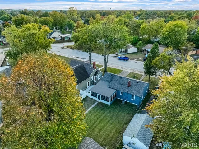 $199,900 | 527 Metzger Avenue, Wood River, IL 62095