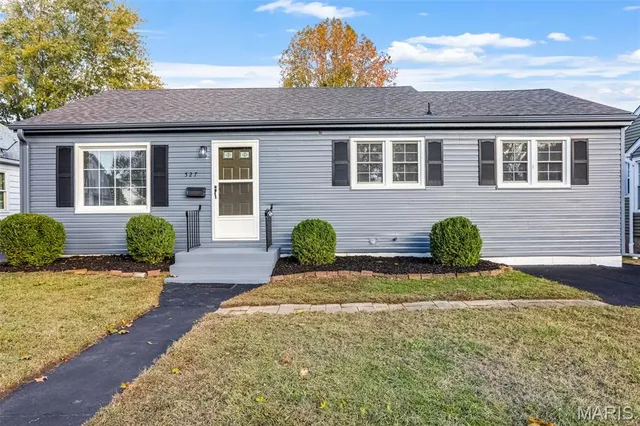 $199,900 | 527 Metzger Avenue, Wood River, IL 62095