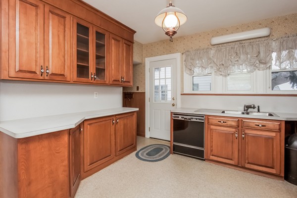 176 Springfield Street Springfield, MA 01107 - Photo 9 of 30
