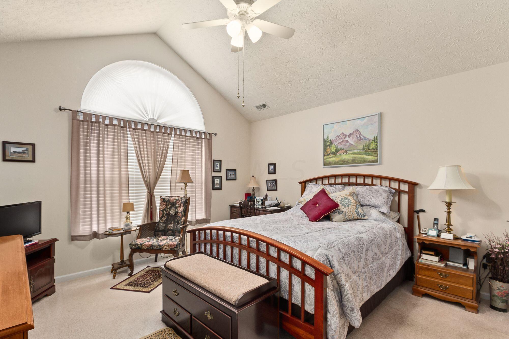 535 Ruttington Lane Westerville, OH 43082 - Photo 12 of 29 Main bedroom with vaulted ceilings