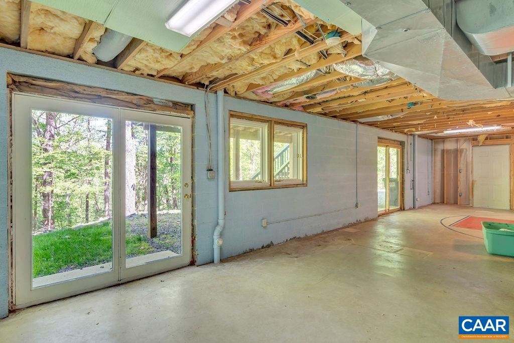 21 Briarwood Road Palmyra, VA 22963 - Photo 31 of 37 a view of an empty room with a window