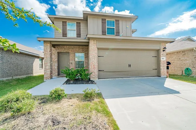 $2,100 | 904 Sunrise Lane, Royse City, TX 75189