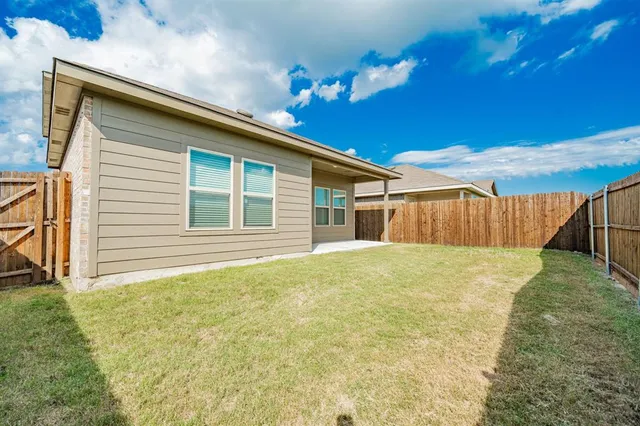 $2,100 | 904 Sunrise Lane, Royse City, TX 75189
