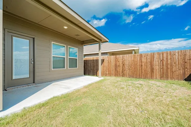 $2,100 | 904 Sunrise Lane, Royse City, TX 75189