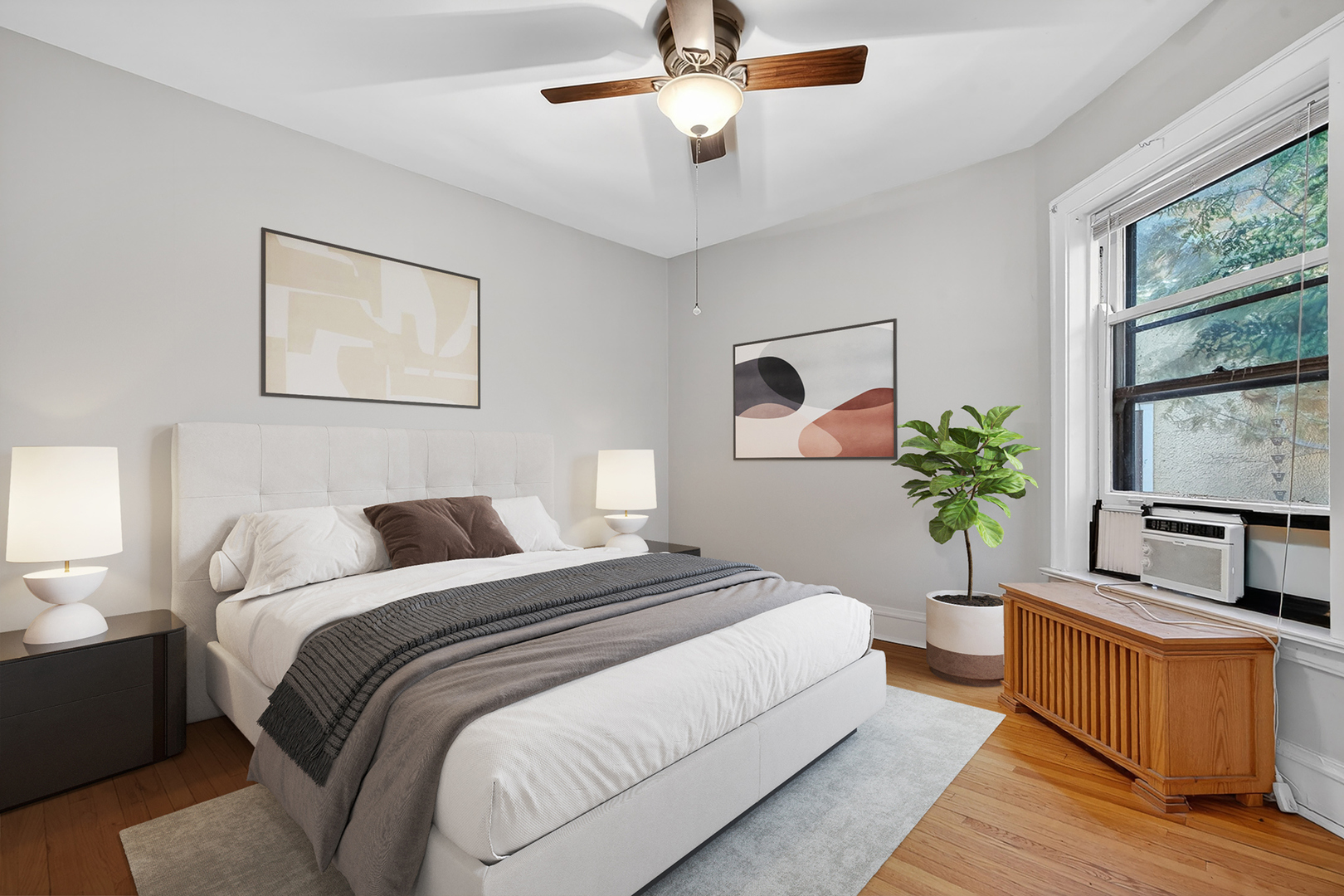 344 Wisconsin Avenue, Unit 1 Oak Park, IL 60302 - Photo 11 of 20 a bedroom with a large bed and a potted plant